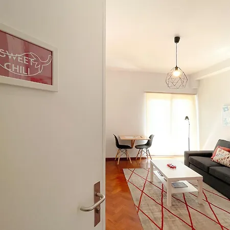 Sweet Chili - With Balcony Near Metro & Airport 리스본